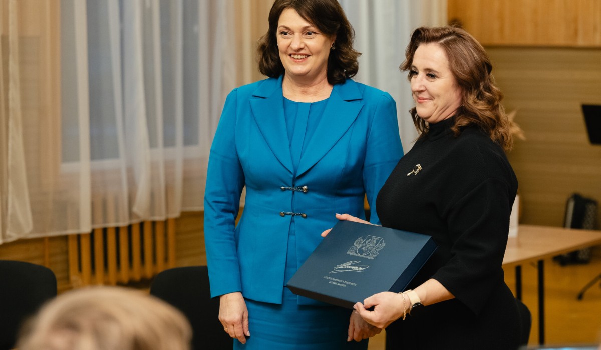„Venciūnų sodiečių“ bendruomenėje apsilankiusi pirmoji šalies ponia Diana Nausėdienė:...