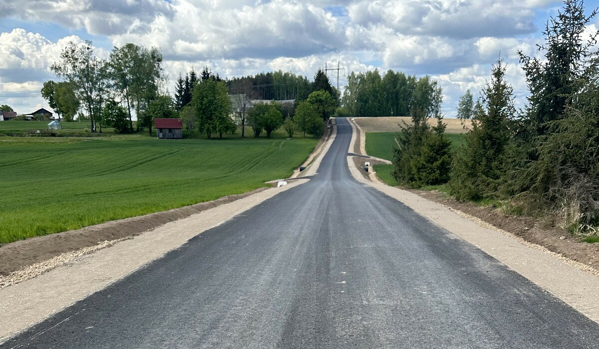 Žvyrkelio dangą kelyje Jurgiškiai–Likiškėliai pakeitė asfaltas
