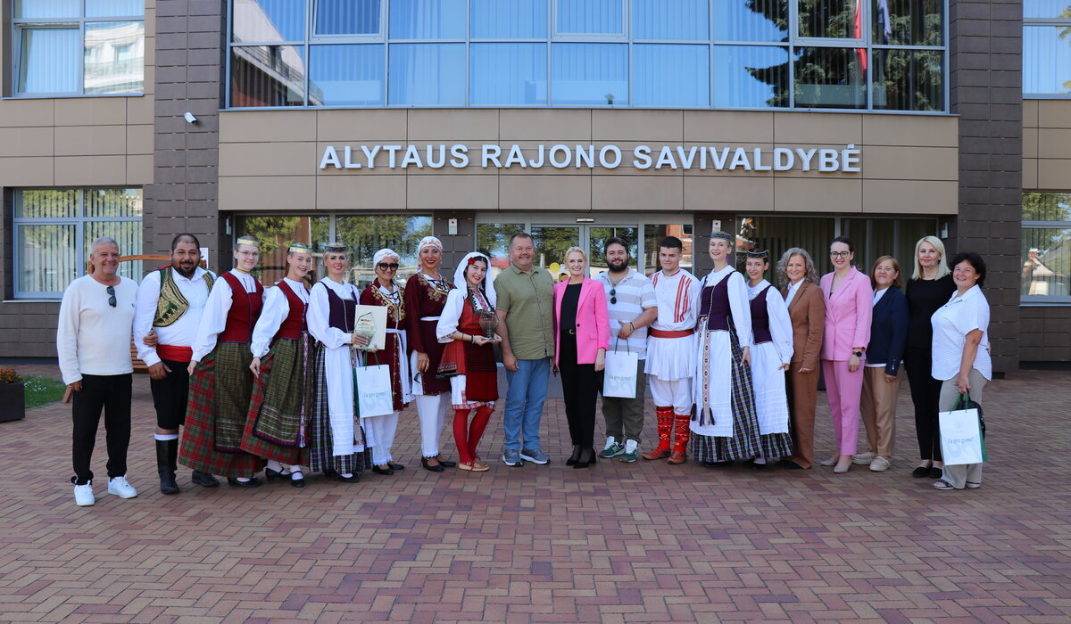 Kultūra suvienija: Alytaus rajone vyksta tarptautinis festivalis „Tautų kultūros medis“
