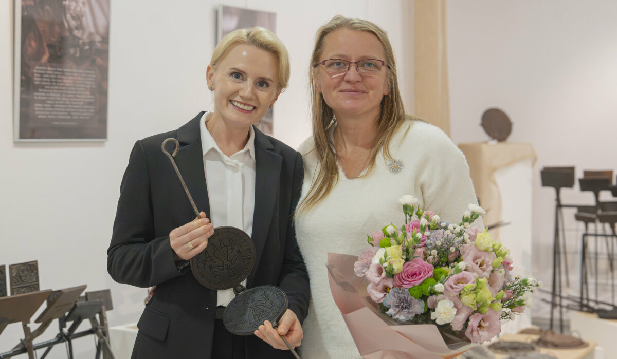 Merė pasveikino rekordinės keptuvių kolekcijos autorę – Vitą Zykutę