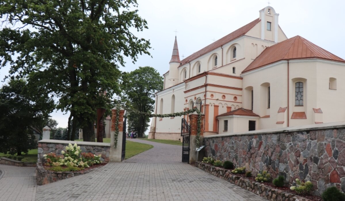 Pažintinė ekskursija „Sakralinis Simno bažnyčios paveldas. Altorių ir interjero sienų tapybos...
