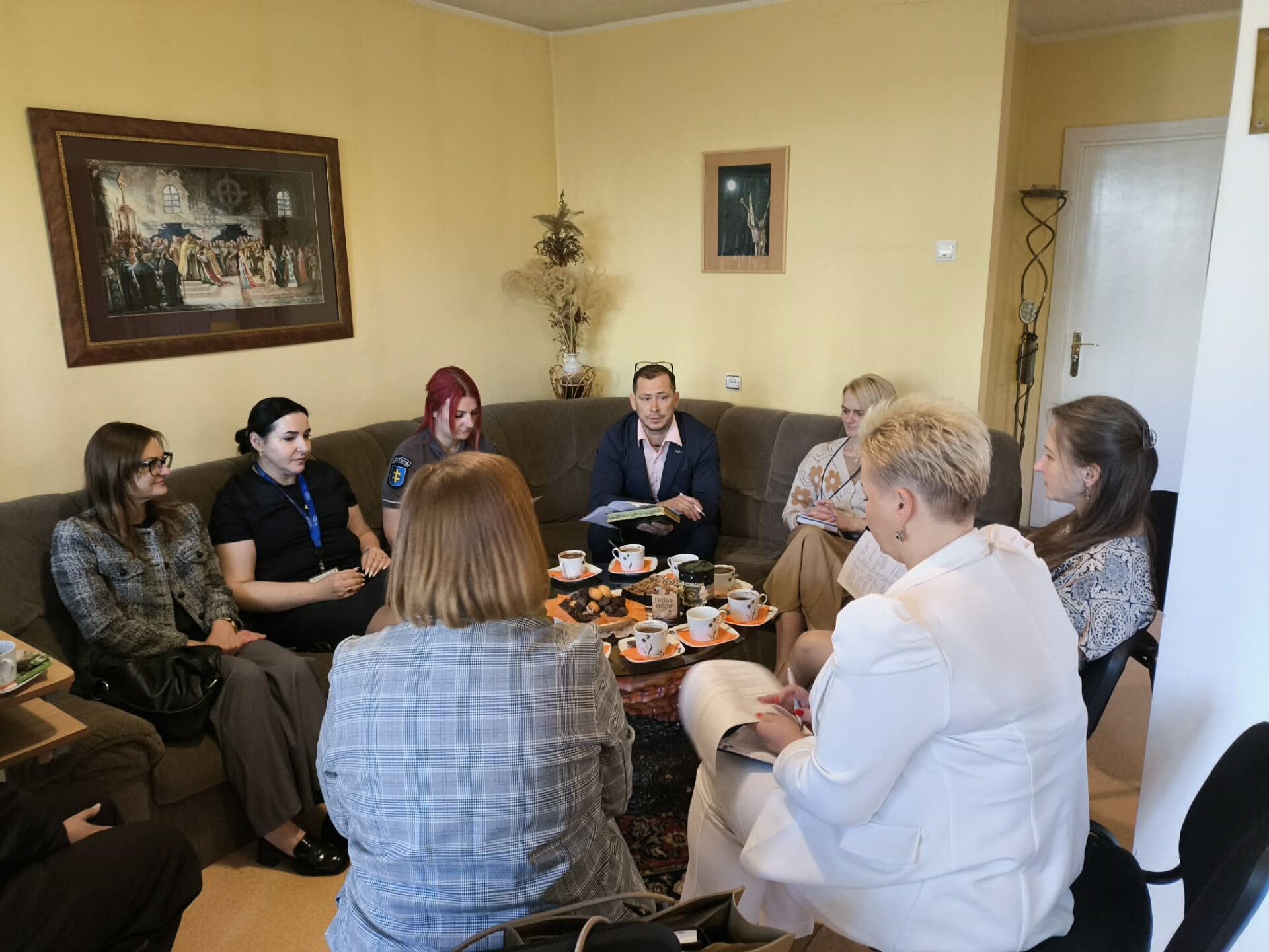 Alytaus rajono savivaldybės Smurto artimoje aplinkoje prevencijos komisijos susitikimas Moterų krizių centre